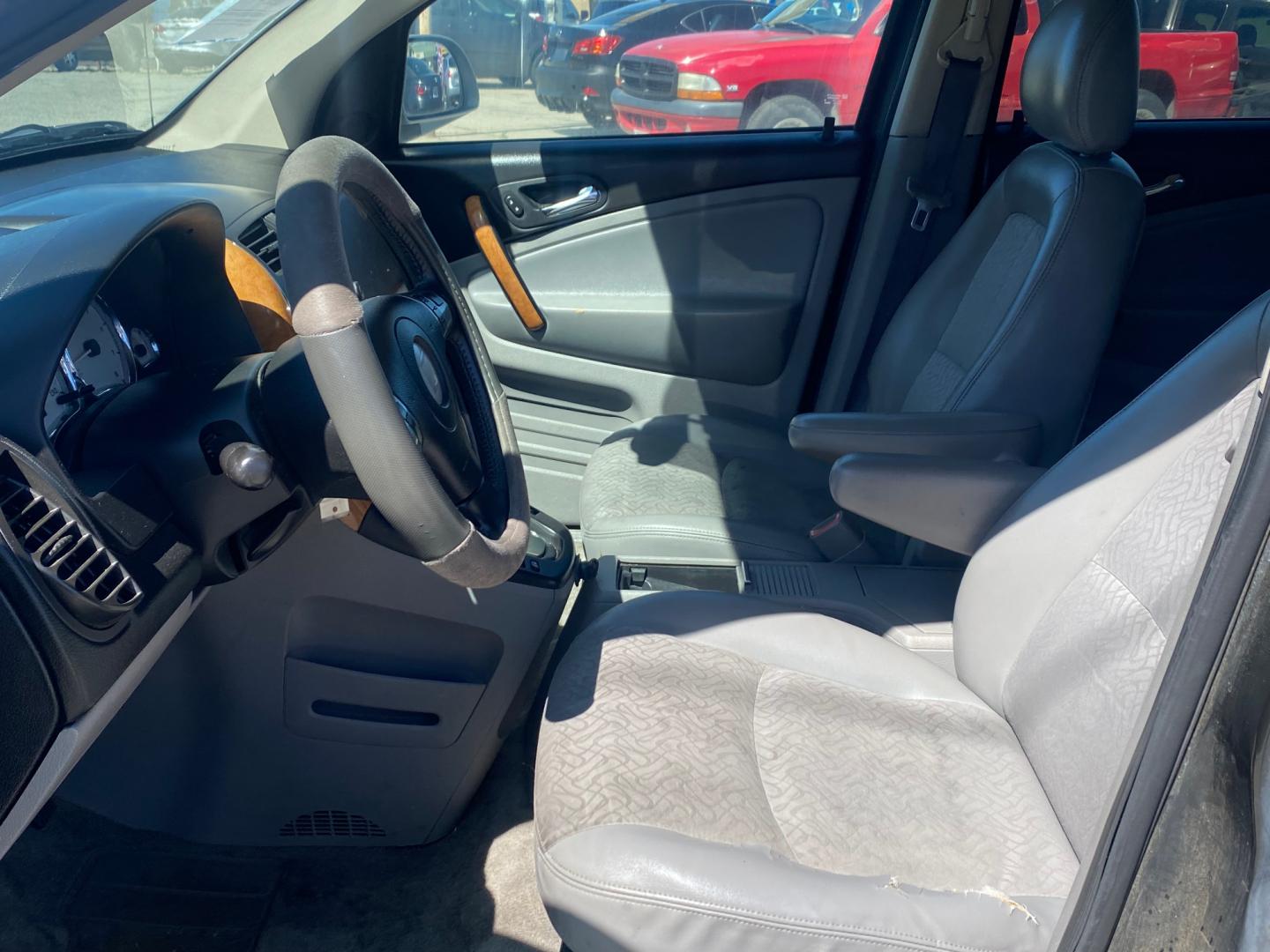 2006 /GREY Saturn Vue (5GZCZ534X6S) with an V6 3.5L engine, AUTOMATIC transmission, located at 44356 Date Ave., Lancaster, CA, 93534, (661) 945-6555, 34.688919, -118.139374 - Photo#3